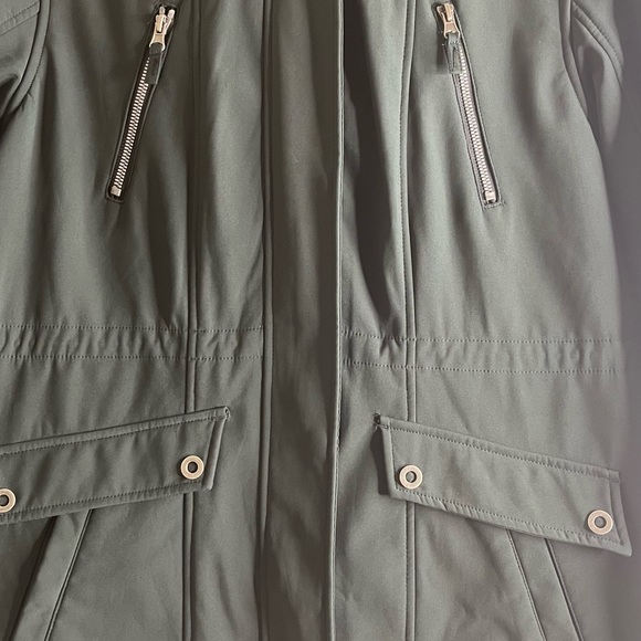 Free Country Softshell Jacket with Sherpa Lined Hood and Soft inner lining. - Picture 11 of 16